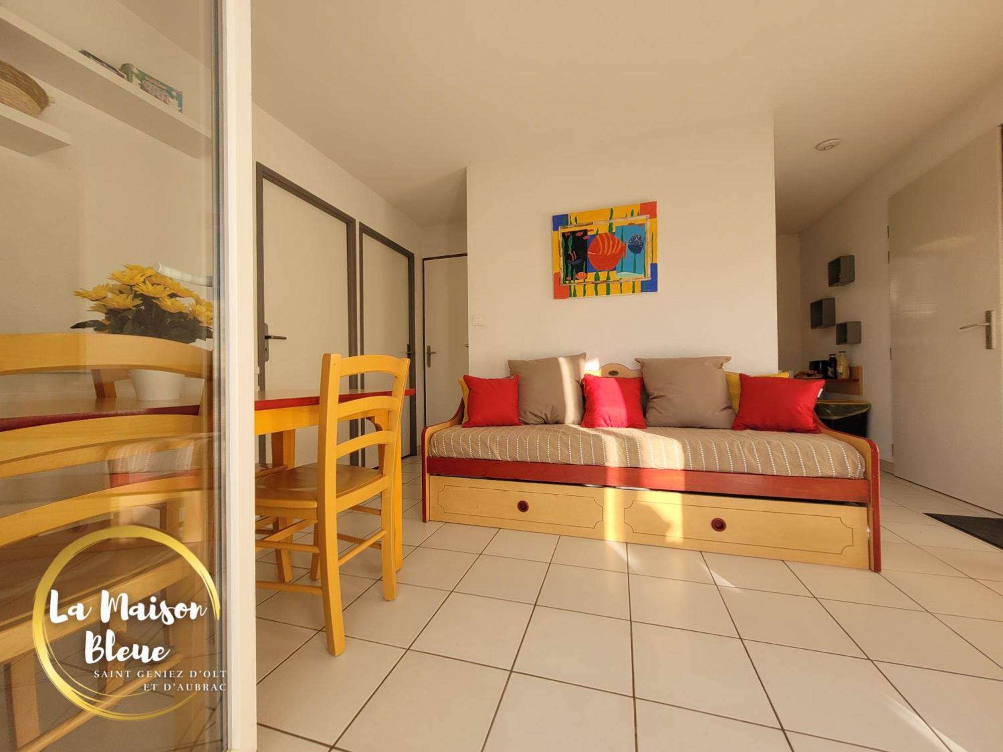 Apartamento La Maison Bleue, Village Vacances, Piscine, Parking Saint-Geniez-dʼOlt