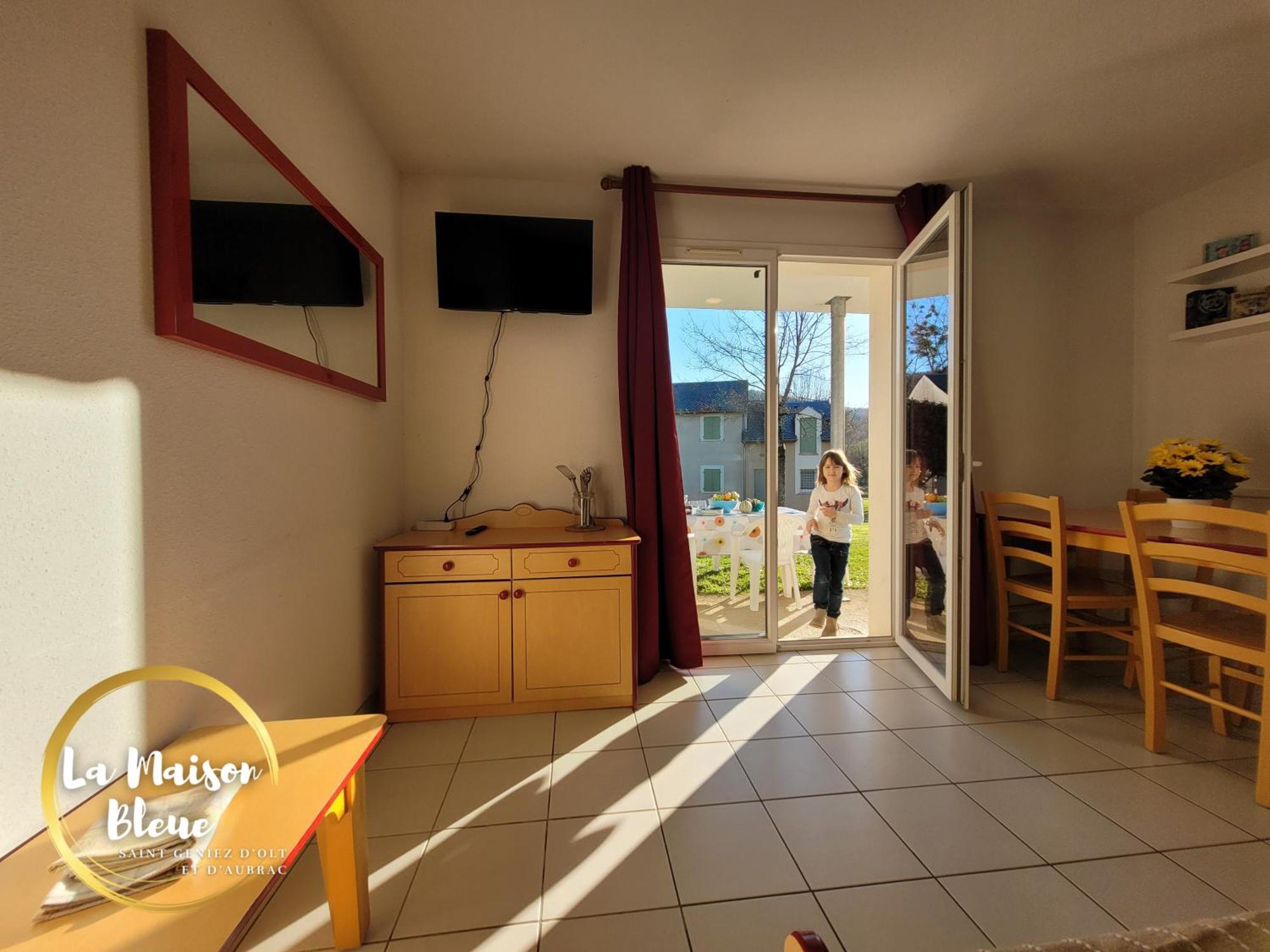 La Maison Bleue, Village Vacances, Piscine, Parking